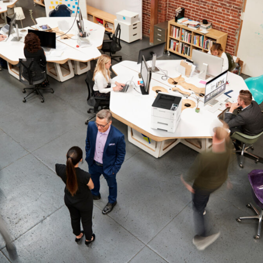 busy-office-multiple-employees