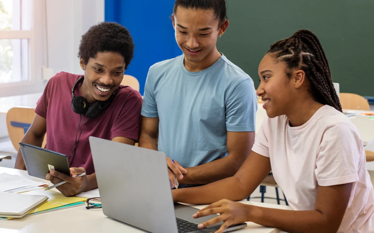 children-classroom-laptop-tablet